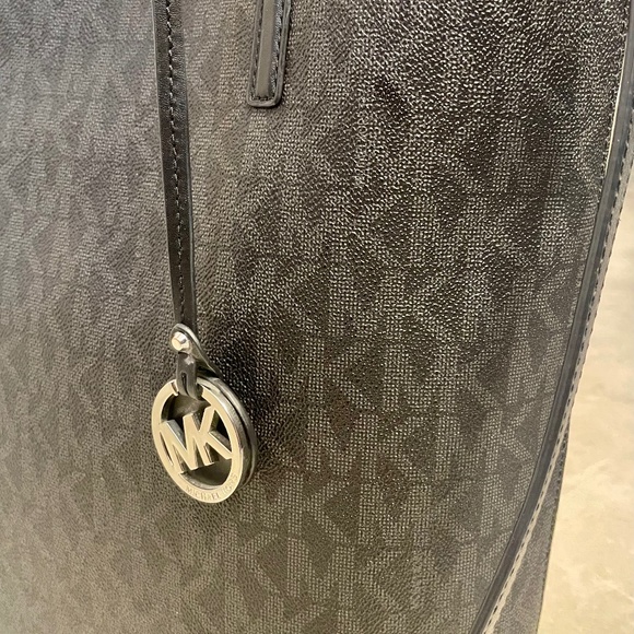 Handbag - Picture 1 of 6